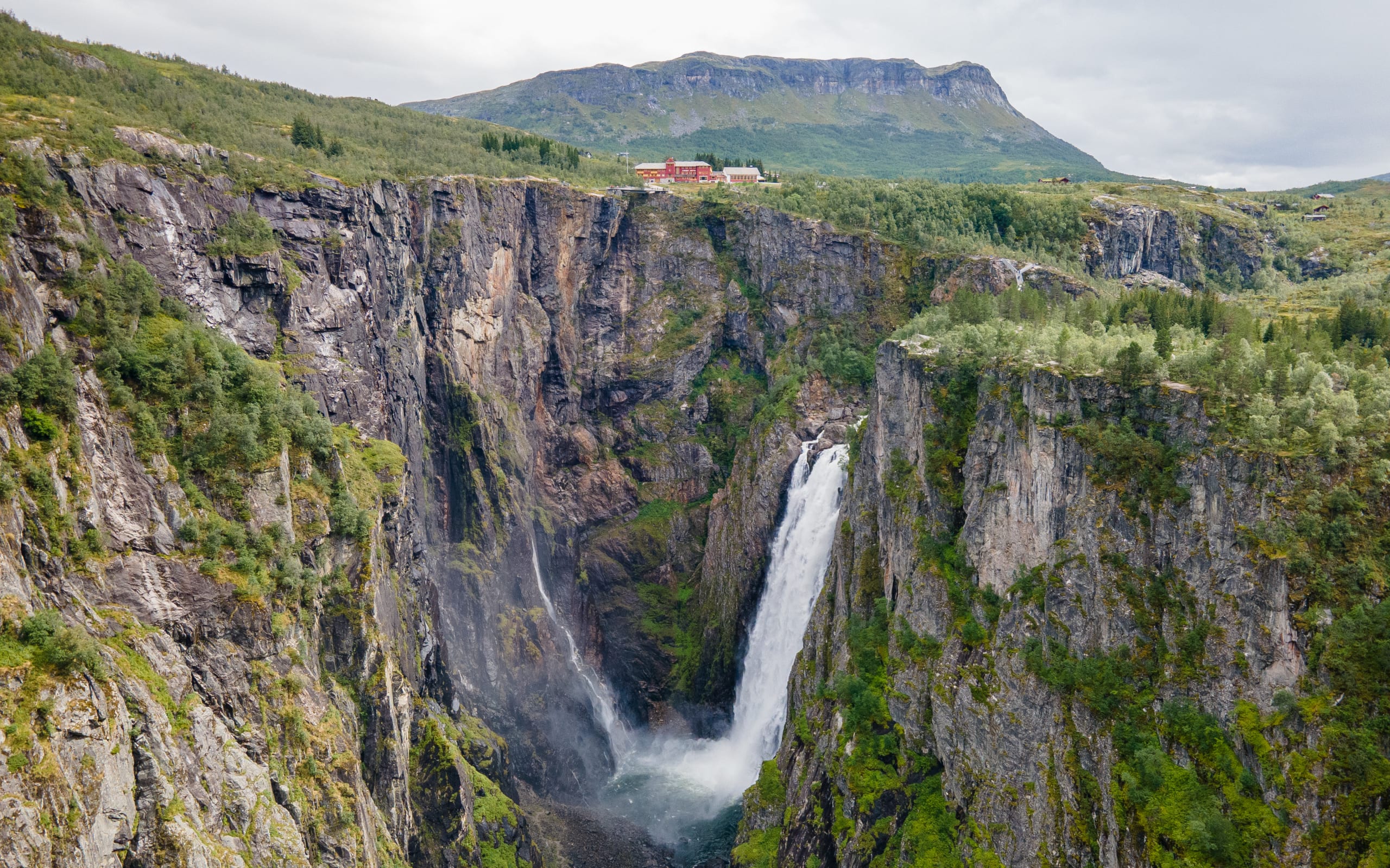 v-ringsfossen-sightseeing-tour